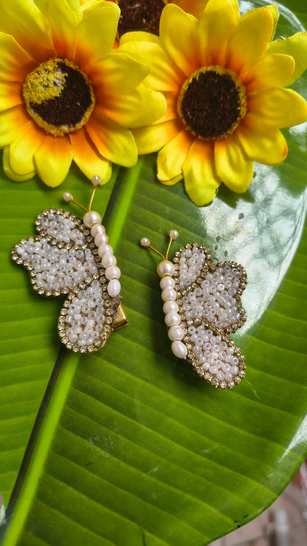 White Pearl Beaded Butterfly Hair Clips Set thumbnail 1