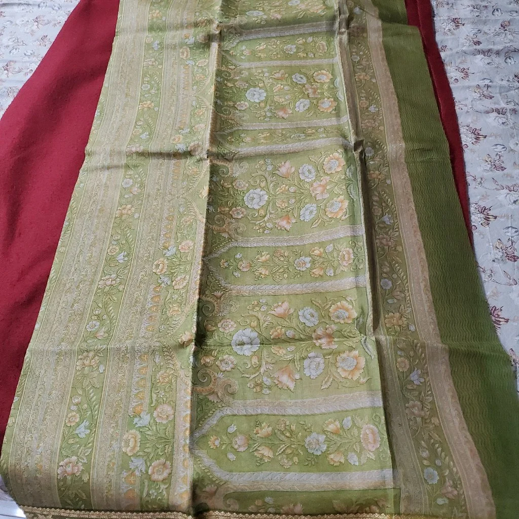 మెహందీ Colour Saree. All Over Flowral Print With Thread Boarder.. Pure Silk 100 Count Saree 1