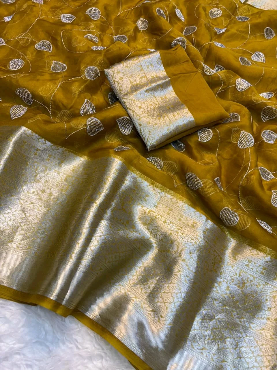Kanchipuram Organza Saree with Silver Zari Leaf Embroidery and Rich Border 3