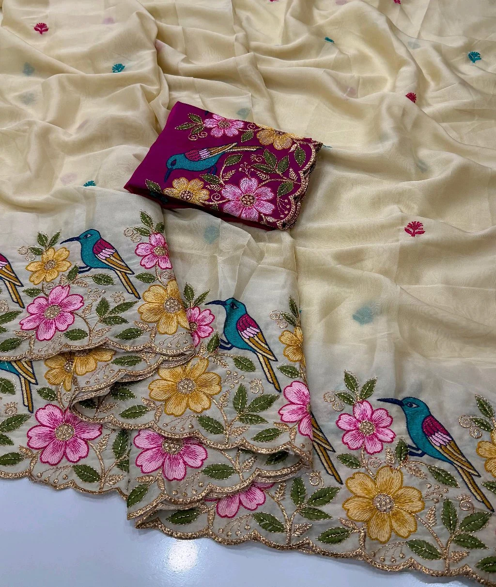 Cream Embroidered Saree with Bird and Floral Scalloped Border 10