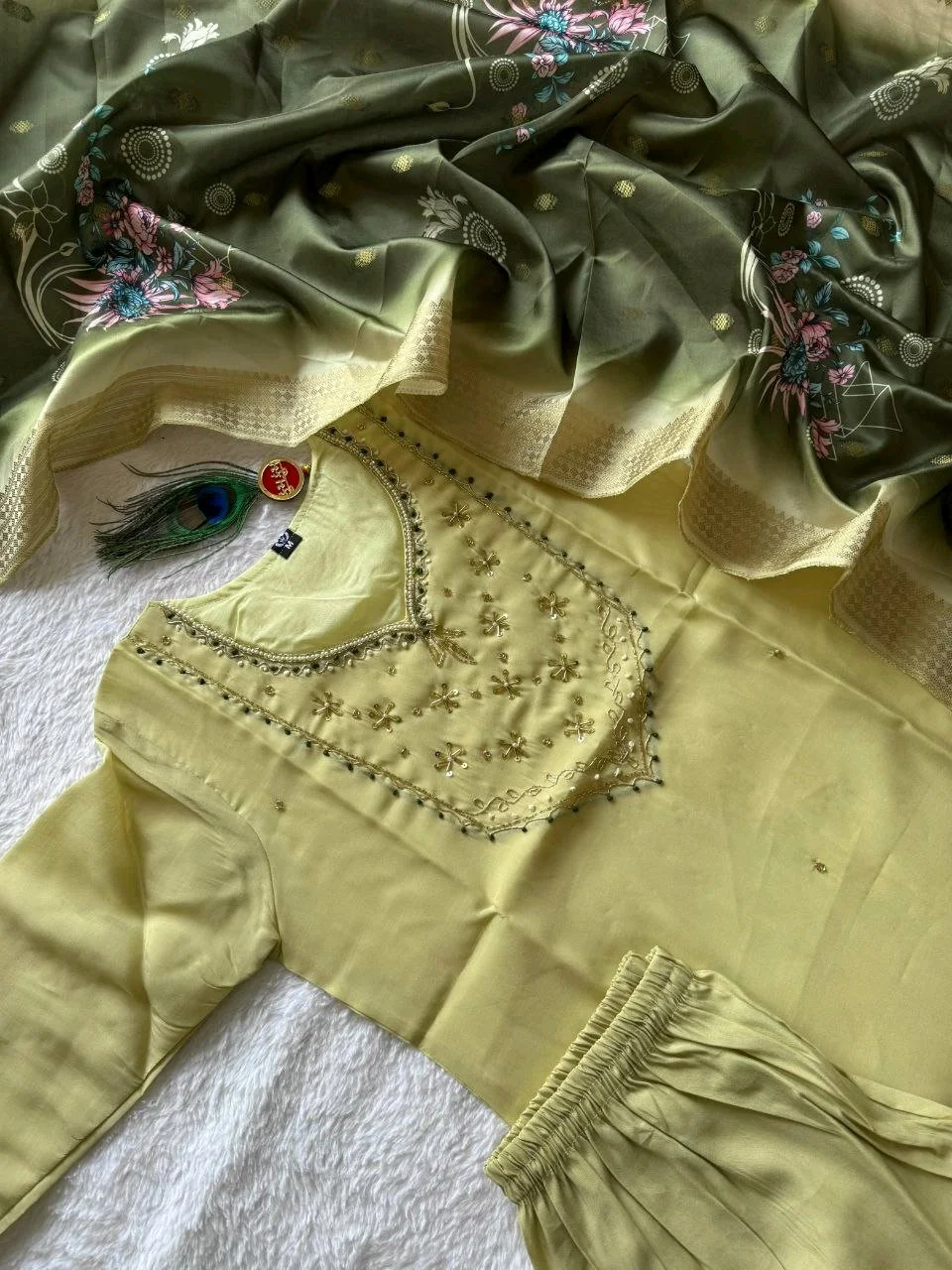 Embroidered Kurti Set with Floral Dupatta thumbnail 2