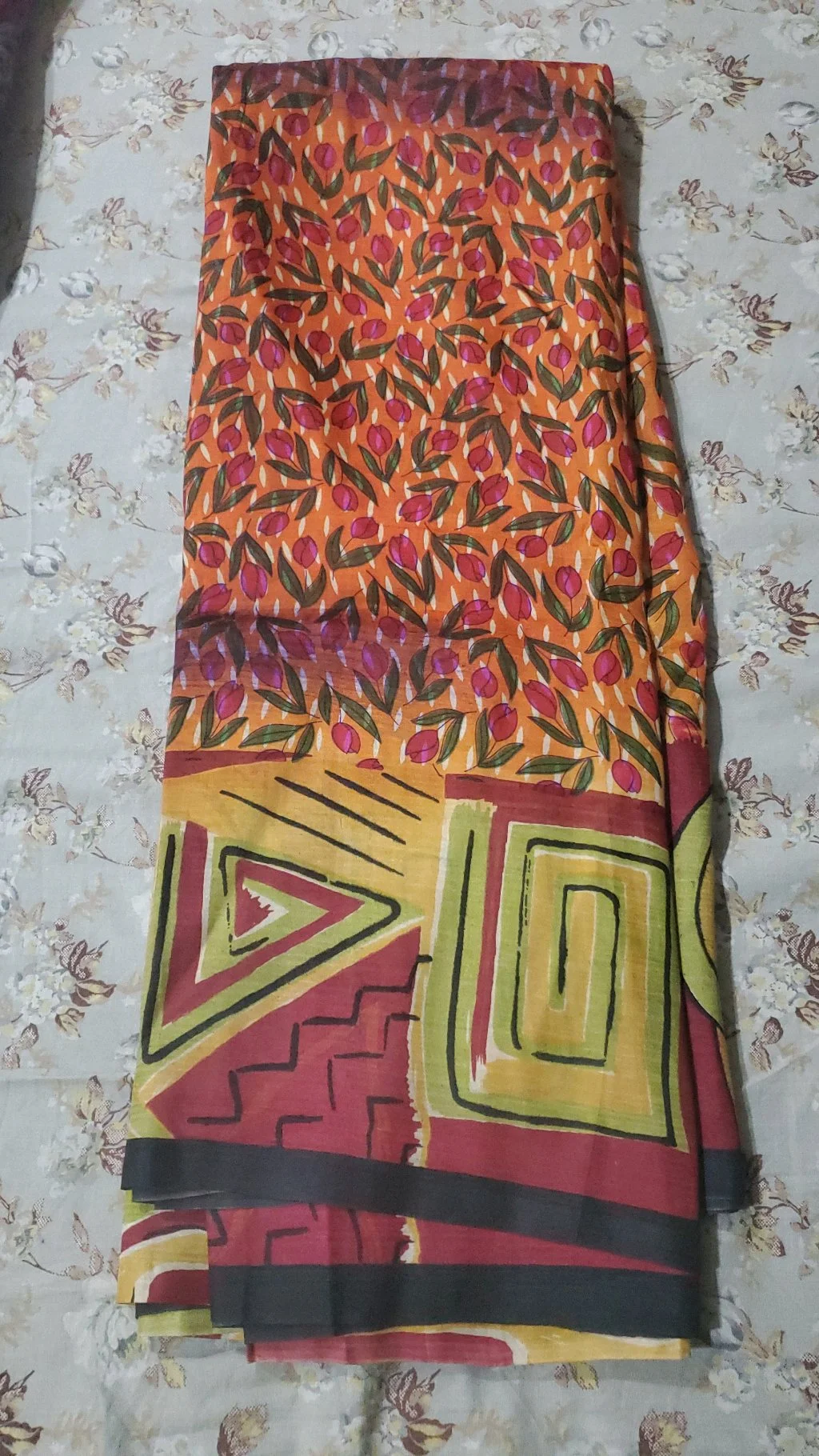 LK Collections Presenting. Beautiful Bright Orange base lo Elegant  Flowral Printed Pure Silk Saree 100 Count