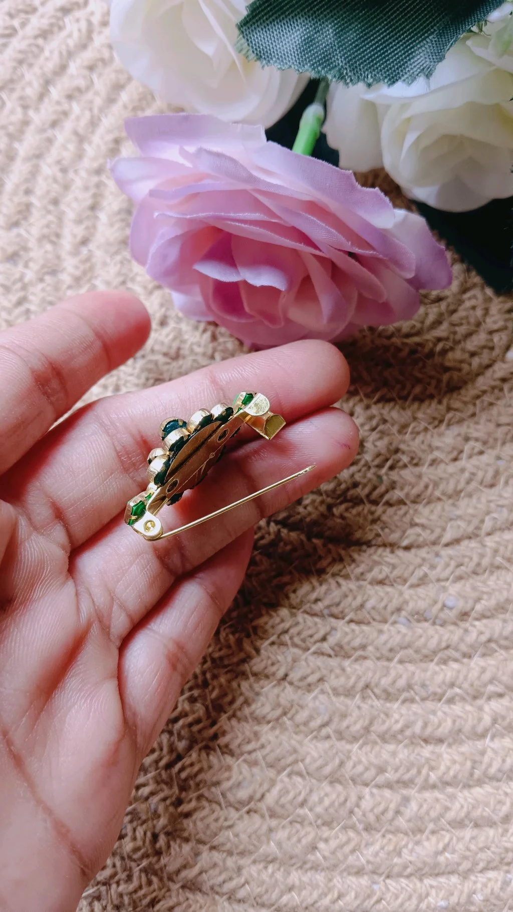 Green Floral Stone Saree Brooch Pin thumbnail 4