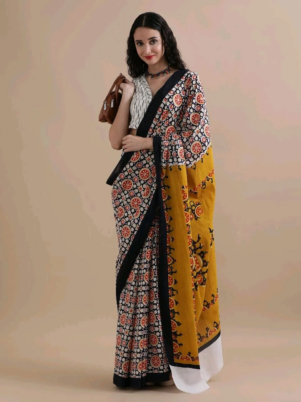 New updateBagru Block Print Cotton mulmul Sarees With Running Blouse Fabric:- Pure Mulmul (9280)Saree:-5.5m+ Blouse:- 1mPrice:- 700 7