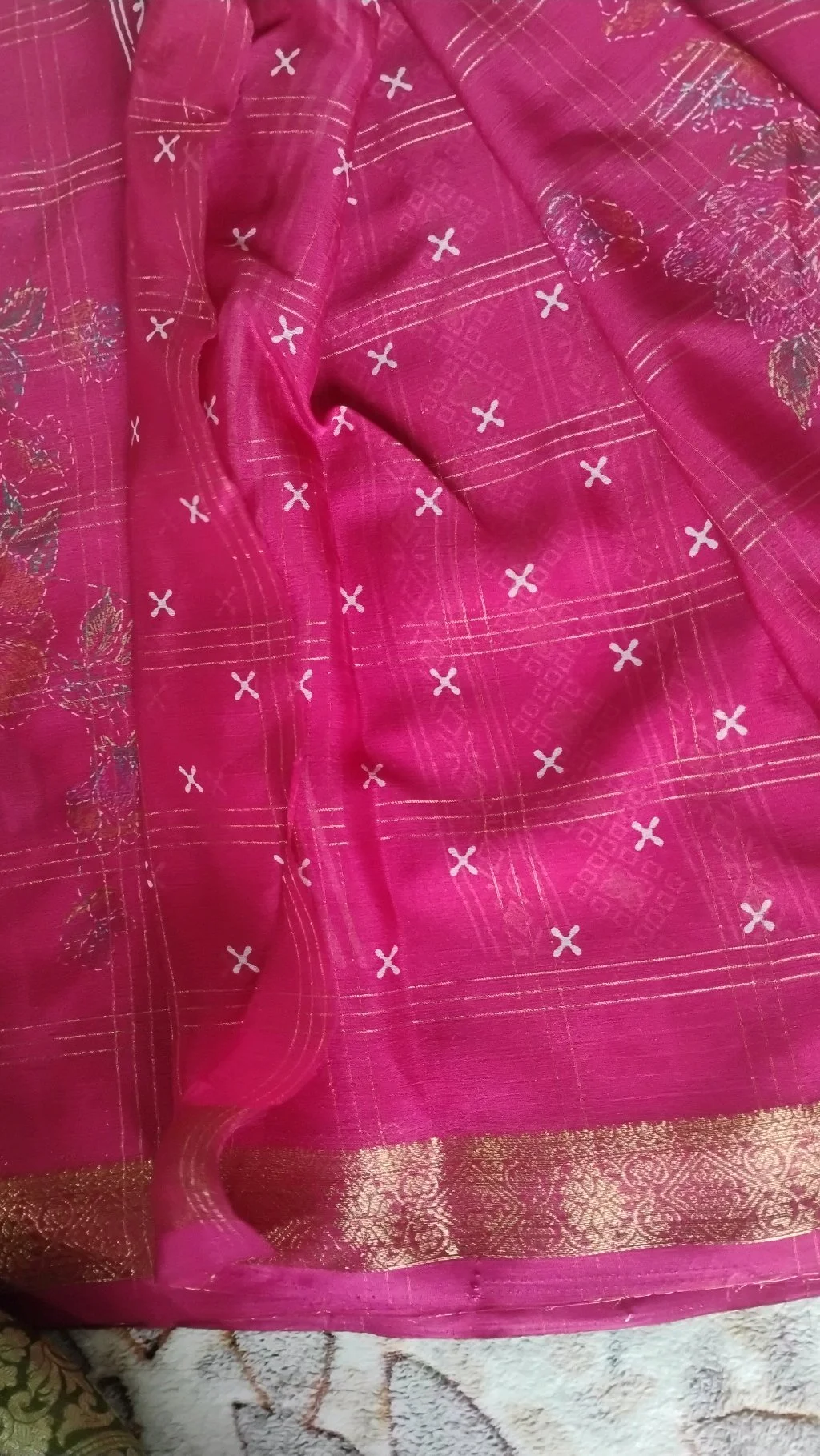 Pink Silk Blend Saree with Gold Checkered Pattern and Zari Border thumbnail 4