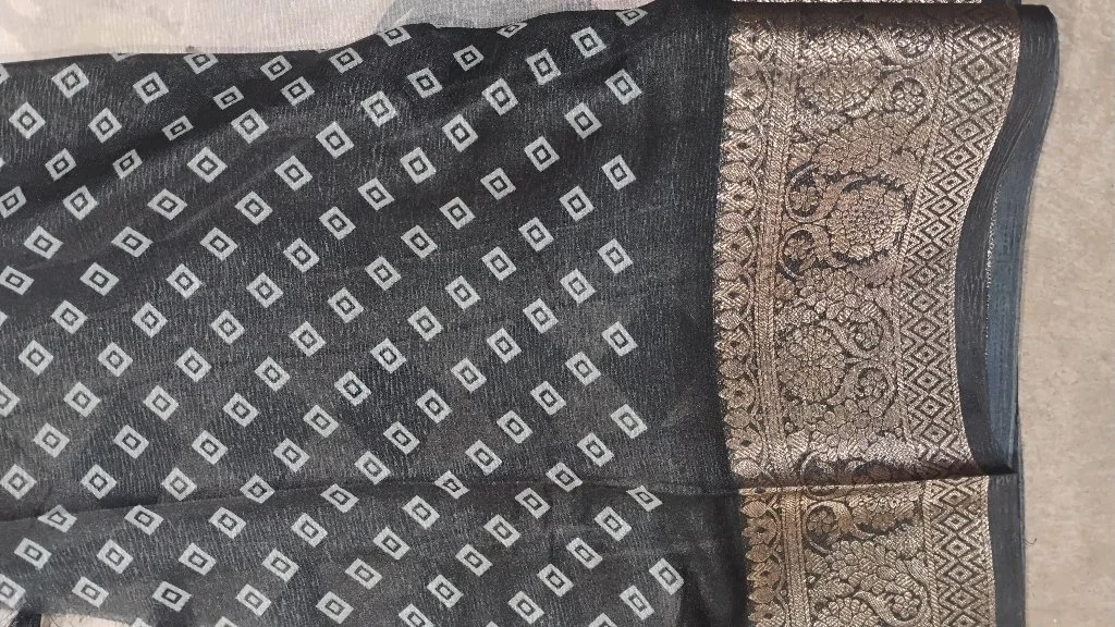 Abstract Print Chiffon Saree with Zari Border 3