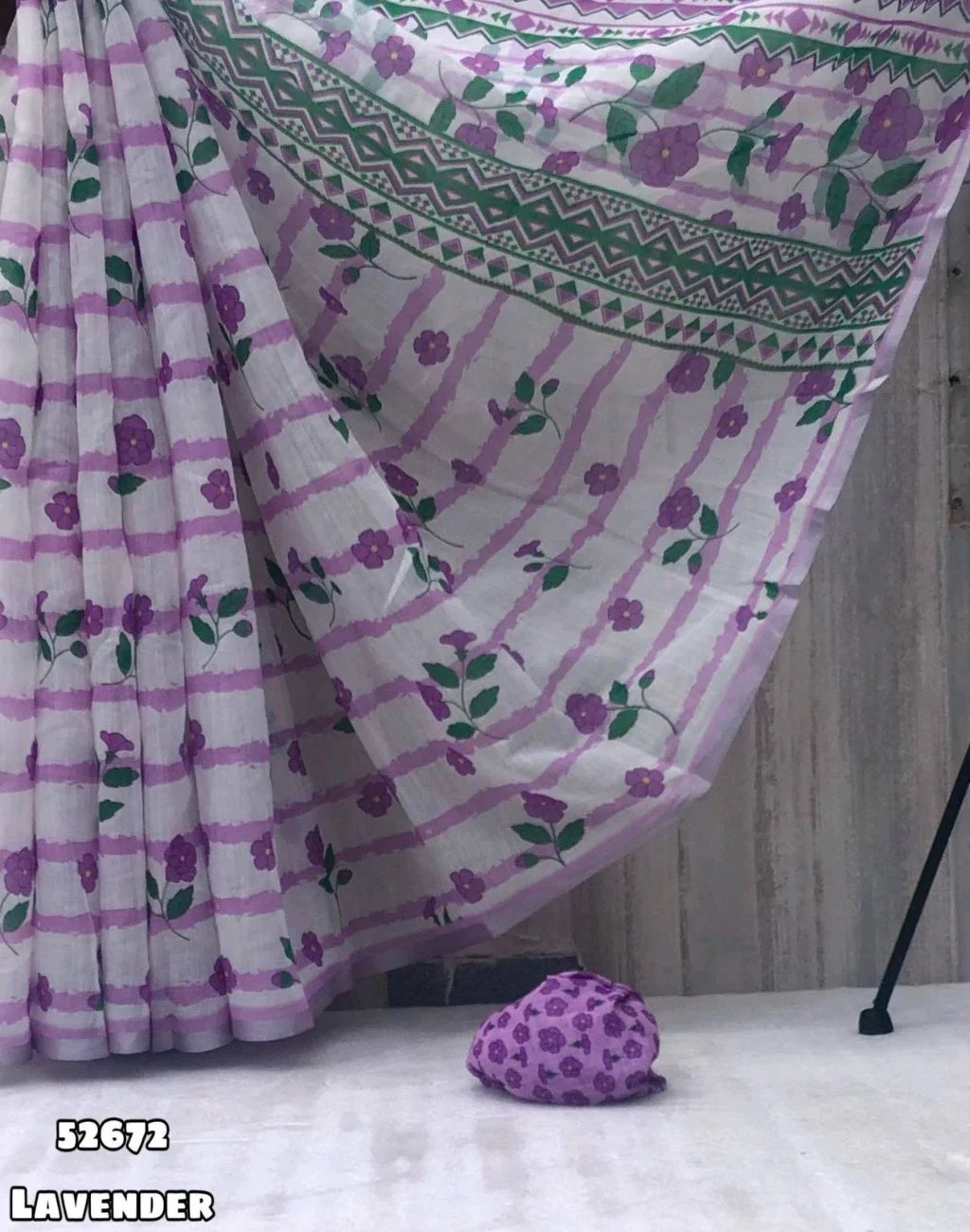 Soft Lenin Floral Print Saree with Blouse Piece thumbnail 4