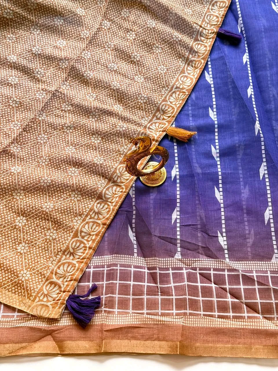 Lenin Cotton Saree with Geometric Patterns 3