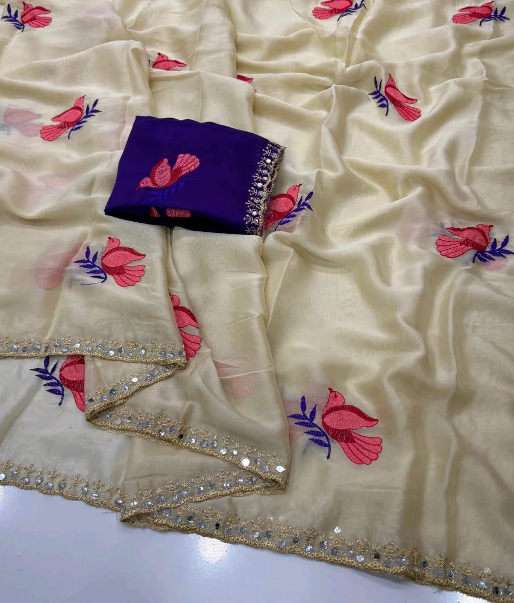 Cream Floral Embroidered Saree with Mirror Work thumbnail 4