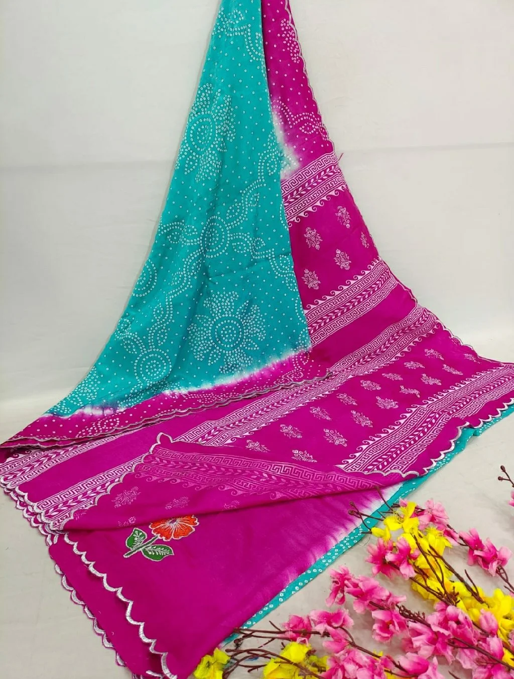 Mangalagiri Pattu Saree Bhandani Print, Scalup Border, Embroidery Flower On Blouse thumbnail 4