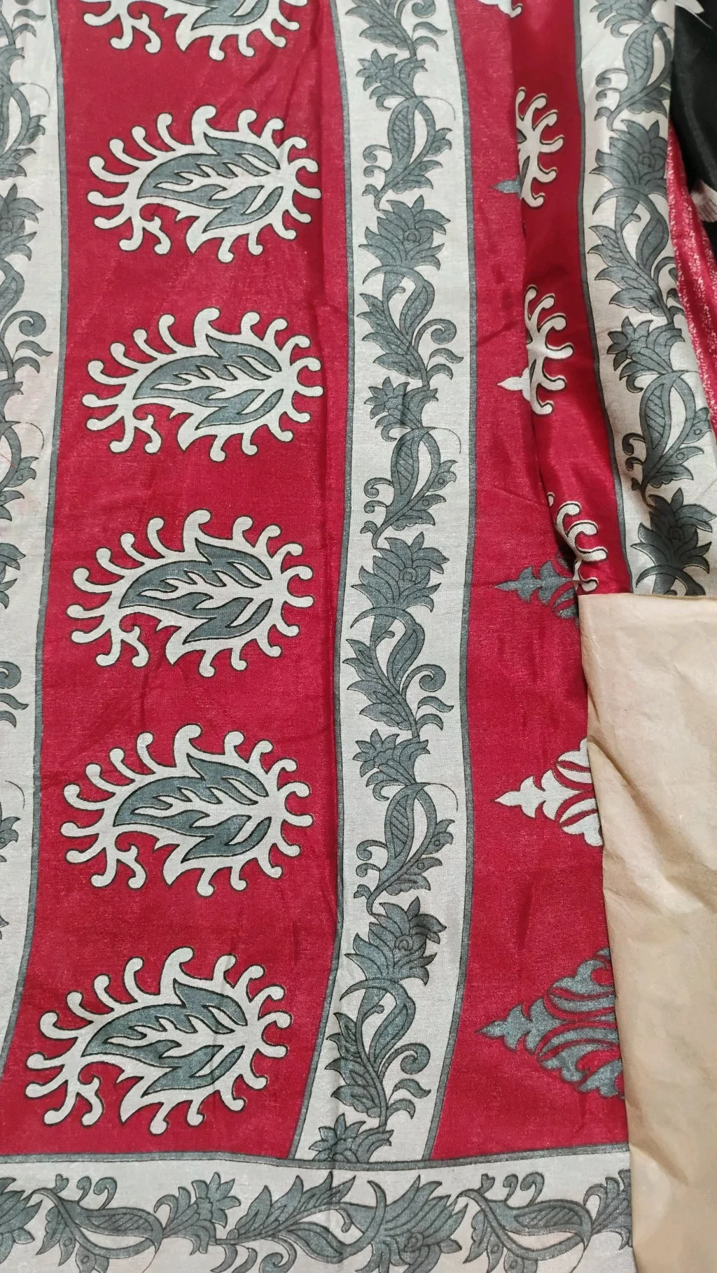 Maheshwari Silk Saree,Black Floral Print Silk Saree with Red Border thumbnail 5