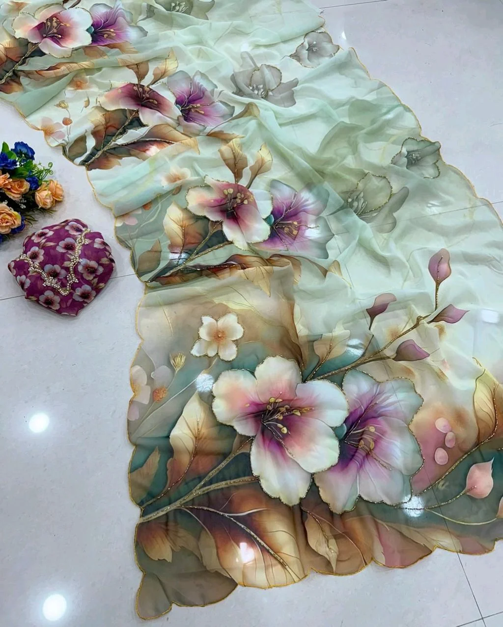 Floral Georgette Saree with Matching Blouse 3