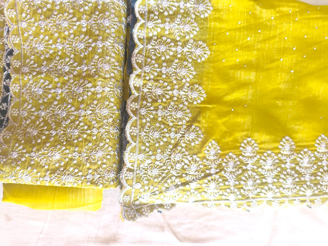 Dark Green Embroidered Saree with Scalloped Border 3