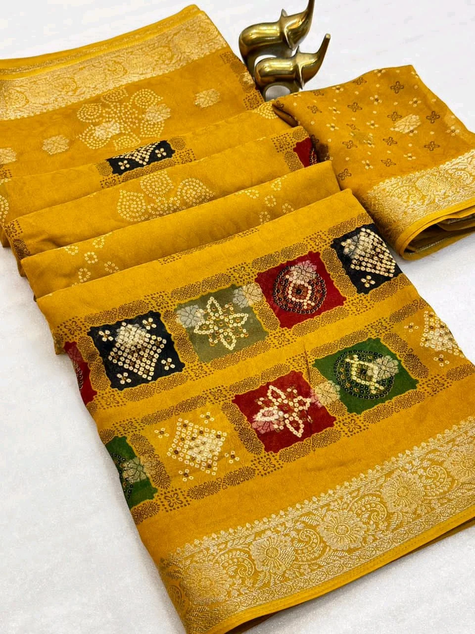 Bandhani Saree with Zari Border and Patchwork thumbnail 1