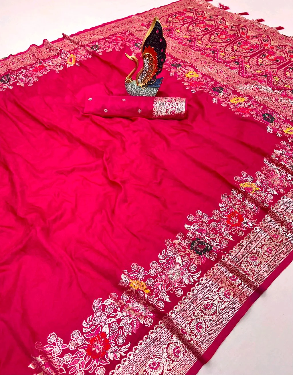 Sift Dola Silk Saree with Floral Zari Weaving thumbnail 6
