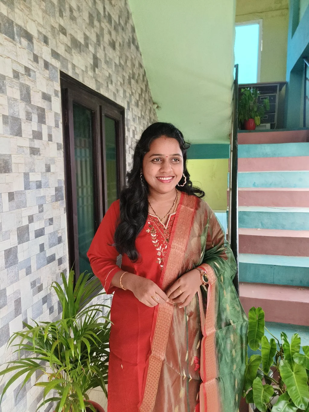 Red Embroidered Kurta Set with Floral Organza Dupatta 2