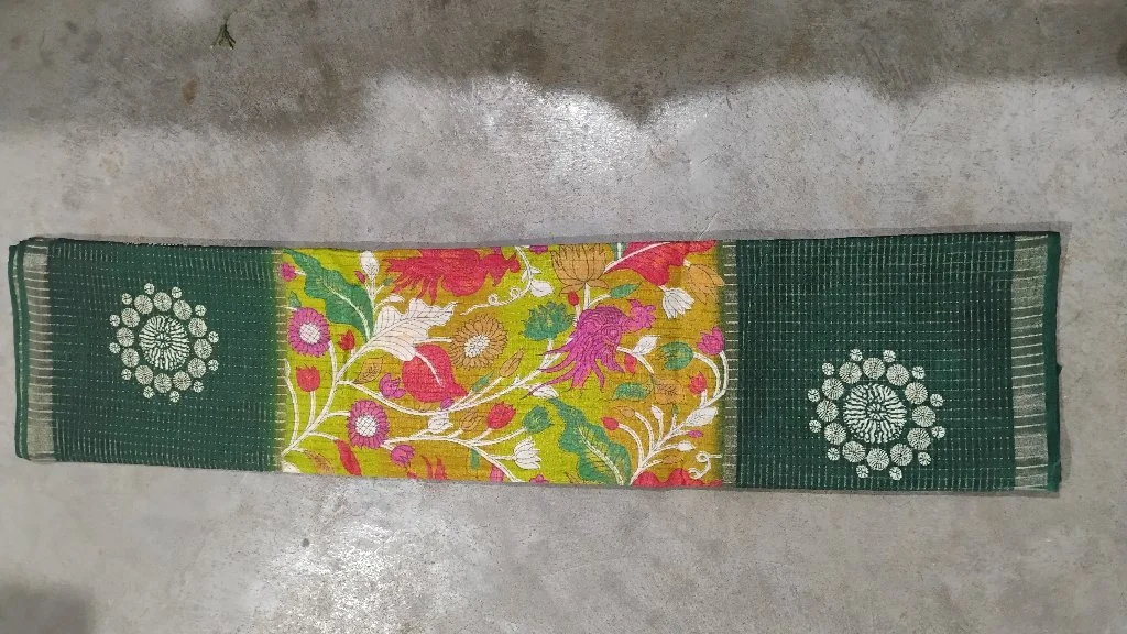 Crepe Silk Center Design Saree thumbnail 3