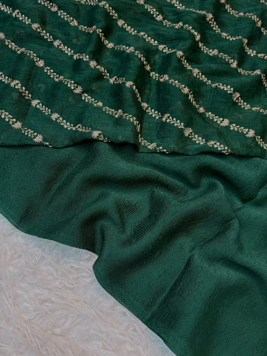Crush Leharive Saree thumbnail 5