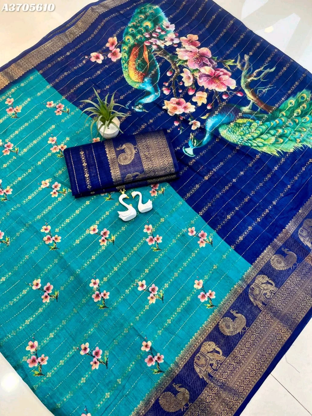 super hit premium sareeOriginal saree only same boderPure kolam silk with jequrd boder same as originall boder onlyPure and premium kolam silk onlyRunning blouse same as photo original